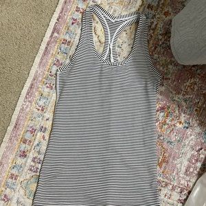striped lululemon tank🍋- comes with lulu bag